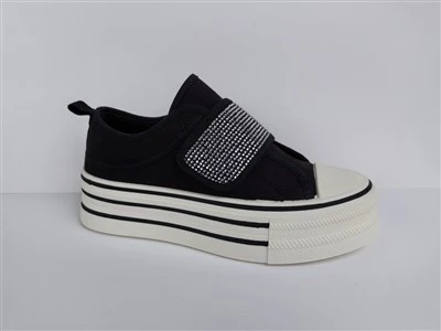 Sneaker Hitam Berlian Wanita