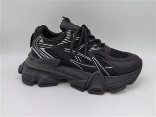 Sepatu olahraga baru wanita